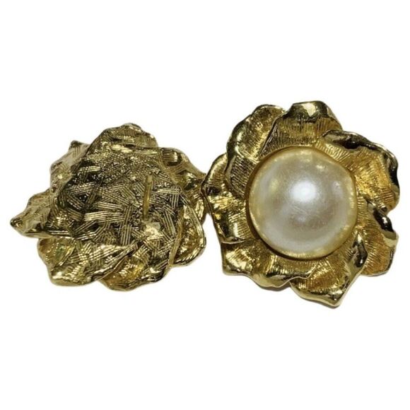 Vintage Flower Round 1/2 Sphere White Pearl Gold Tone Pierced Button Earrings - Picture 7 of 7